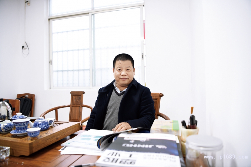 廣州市錦盛輝煌無紡布實(shí)業(yè)有限公司總經(jīng)理李標(biāo)輝