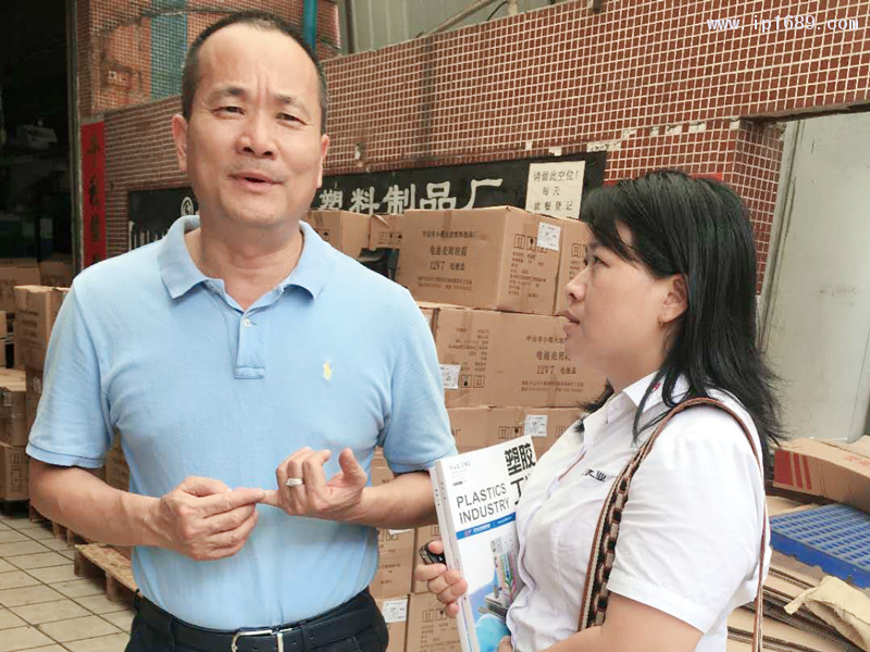 長建塑料制品廠總經理羅家健（左）