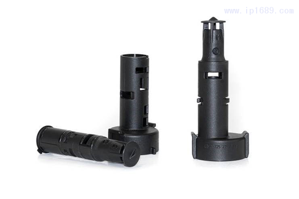左起:機油濾清器排放螺絲的內外管和成品部件