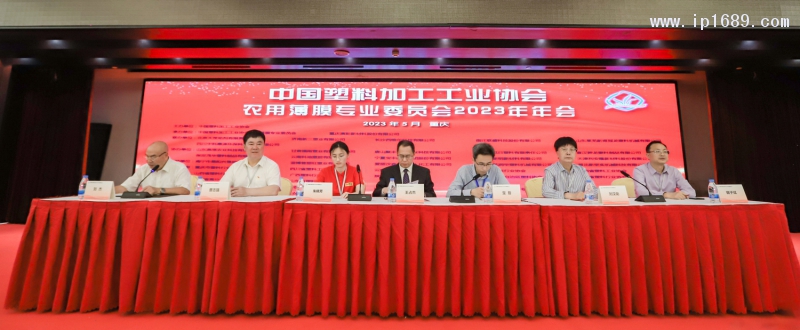 對(duì)農(nóng)膜委員會(huì)第五屆理事會(huì)工作報(bào)告、財(cái)務(wù)報(bào)告進(jìn)行審議