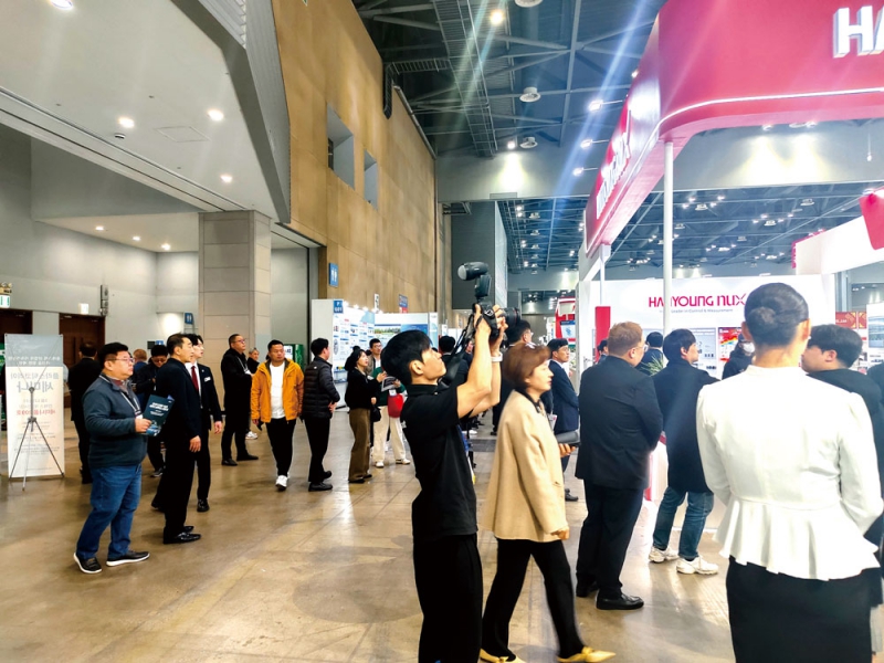全球塑膠巨頭齊聚，展示前沿技術設備-拷貝